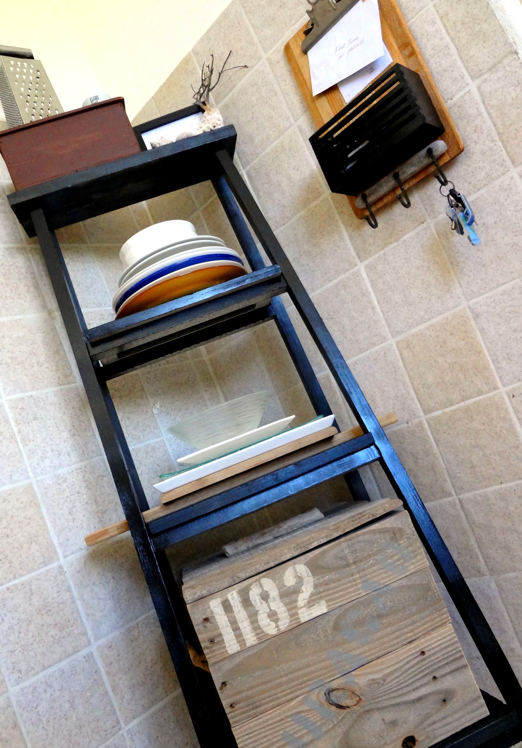 12Aprl black kitchen shelf